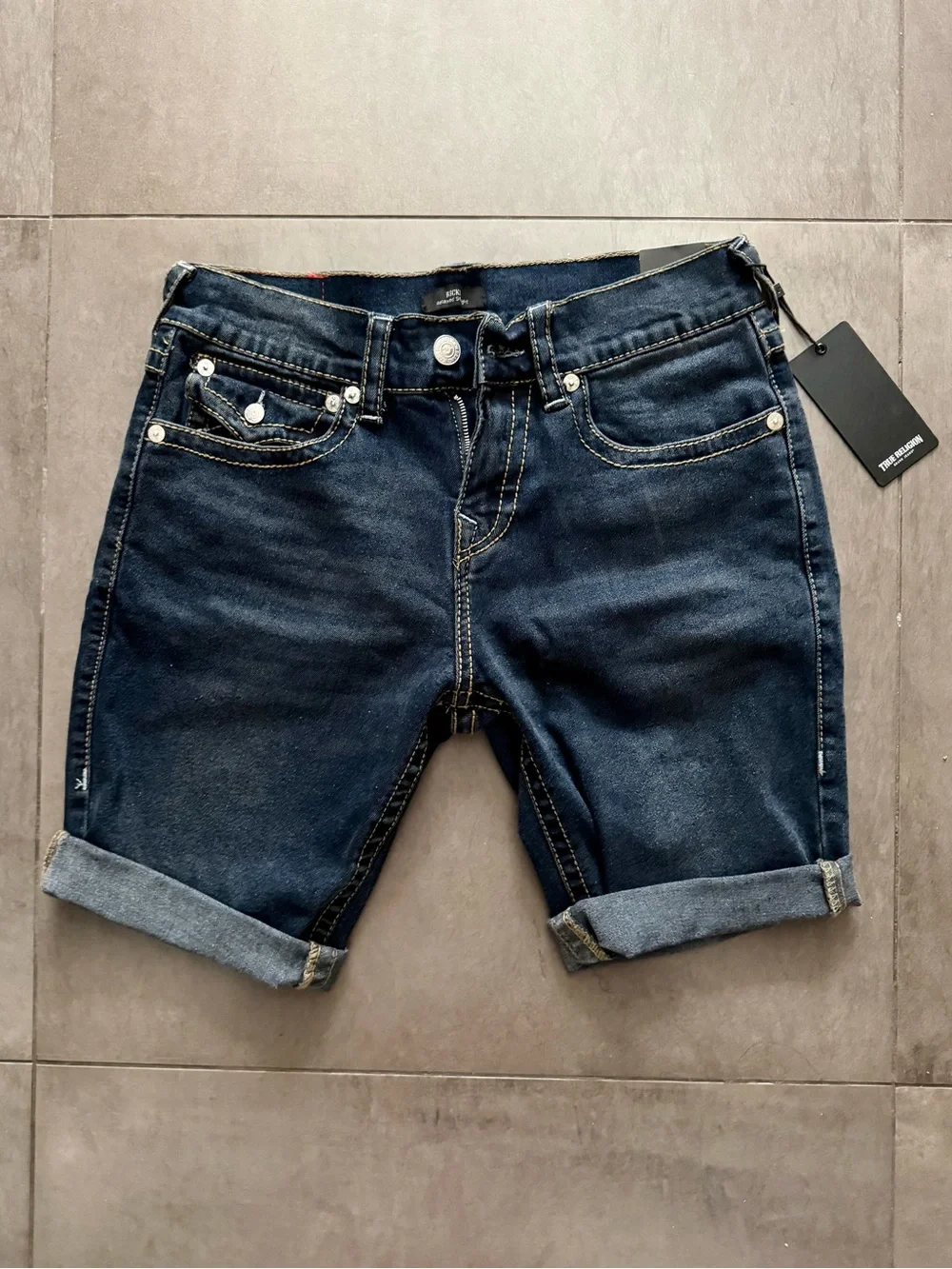 True Religion NWT Ricky Big T Flap Roll-Cuff Dark Wash Denim Shorts Men's 30